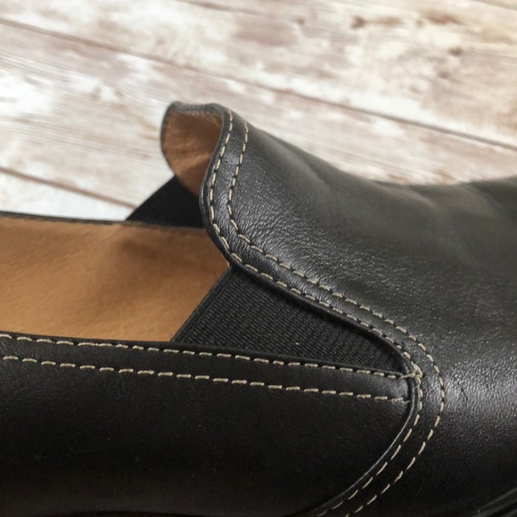 🛍 Sofft Black Leather Small Heel Loafers - Picture 6 of 8